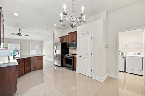 House in Winter Haven, Florida 4 bedrooms, 154.68 sq.m. № 2425328 - photo 8