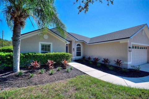House in Winter Haven, Florida 4 bedrooms, 154.68 sq.m. № 2425328 - photo 2