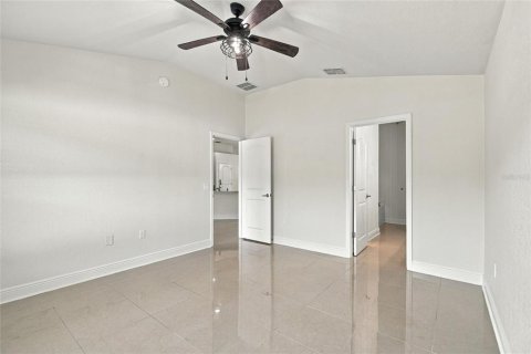 House in Winter Haven, Florida 4 bedrooms, 154.68 sq.m. № 2425328 - photo 19