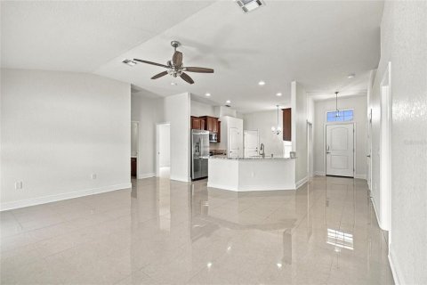 House in Winter Haven, Florida 4 bedrooms, 154.68 sq.m. № 2425328 - photo 15