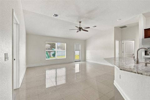 House in Winter Haven, Florida 4 bedrooms, 154.68 sq.m. № 2425328 - photo 13