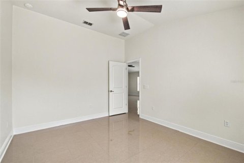 House in Winter Haven, Florida 4 bedrooms, 154.68 sq.m. № 2425328 - photo 25