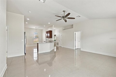 House in Winter Haven, Florida 4 bedrooms, 154.68 sq.m. № 2425328 - photo 16