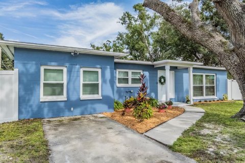Casa en venta en Tampa, Florida, 3 dormitorios, 133.69 m2 № 1826323 - foto 2