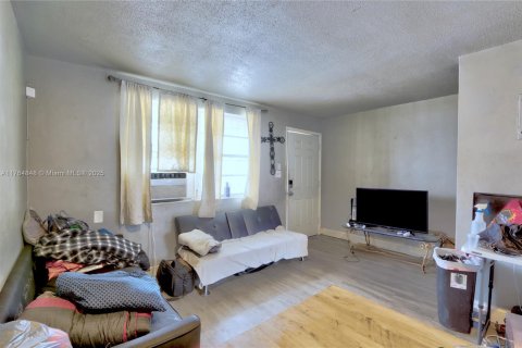 Propiedad comercial en venta en Miami, Florida, 117.06 m2 № 1580067 - foto 9