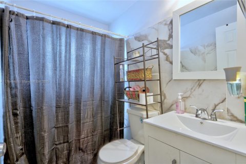 Propiedad comercial en venta en Miami, Florida, 117.06 m2 № 1580067 - foto 11