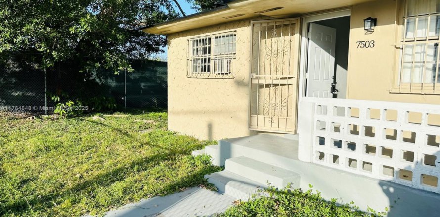 Propiedad comercial en Miami, Florida 117.06 m2 № 1580067