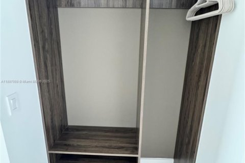 Condo in Miami, Florida, 1 bedroom  № 1953544 - photo 26