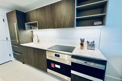 Condo in Miami, Florida, 1 bedroom  № 1953544 - photo 19