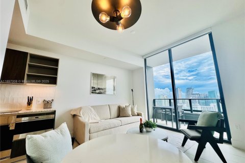 Condo in Miami, Florida, 1 bedroom  № 1953544 - photo 1