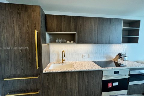 Condo in Miami, Florida, 1 bedroom  № 1953544 - photo 20