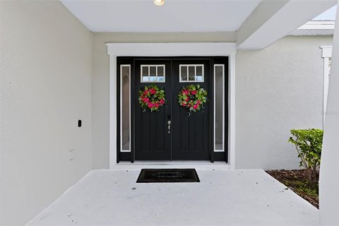House in CONNERTON

 in Land O' Lakes, Florida 4 bedrooms, 313.82 sq.m. № 2351777 - photo 3