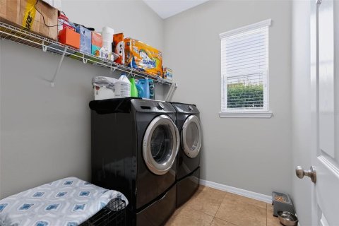House in CONNERTON

 in Land O' Lakes, Florida 4 bedrooms, 313.82 sq.m. № 2351777 - photo 8