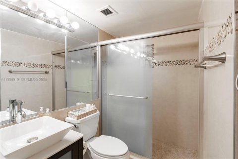 Condo in Miami, Florida, 2 bedrooms  № 2064469 - photo 7