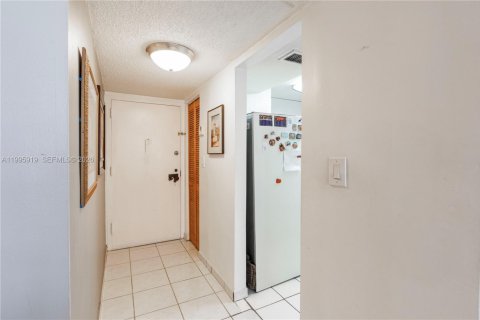 Condo in Miami, Florida, 2 bedrooms  № 2064469 - photo 6