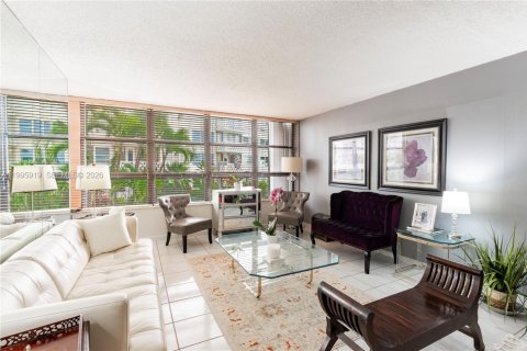 Condo in Miami, Florida, 2 bedrooms  № 2064469 - photo 5