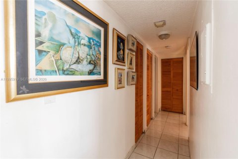 Condo in Miami, Florida, 2 bedrooms  № 2064469 - photo 13