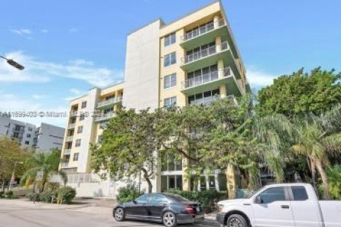 Снять в аренду кондоминиум в Майами, Флорида 1 спальня, 72.74м2, № 1957705 - фото 2