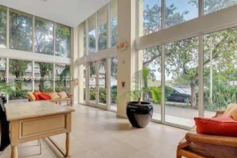 Снять в аренду кондоминиум в Майами, Флорида 1 спальня, 72.74м2, № 1957705 - фото 3