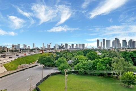 Снять в аренду кондоминиум в Майами, Флорида 1 спальня, 72.74м2, № 1957705 - фото 26