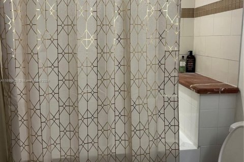 Снять в аренду кондоминиум в Майами, Флорида 1 спальня, 72.74м2, № 1957705 - фото 14