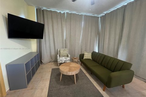 Снять в аренду кондоминиум в Майами, Флорида 1 спальня, 72.74м2, № 1957705 - фото 7