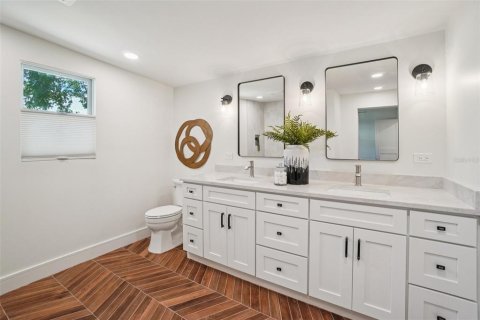 House in Tampa, Florida 3 bedrooms, 129.69 sq.m. № 2200007 - photo 27