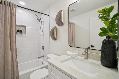 House in Tampa, Florida 3 bedrooms, 129.69 sq.m. № 2200007 - photo 22
