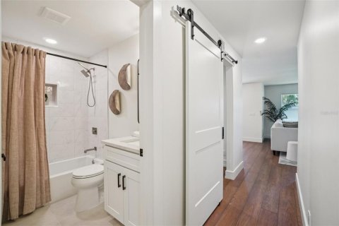House in Tampa, Florida 3 bedrooms, 129.69 sq.m. № 2200007 - photo 23