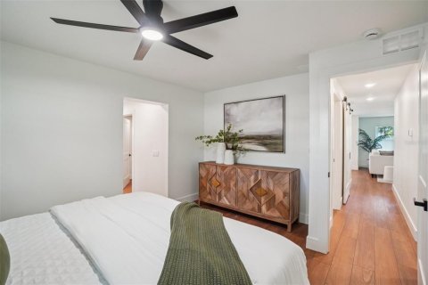 House in Tampa, Florida 3 bedrooms, 129.69 sq.m. № 2200007 - photo 26