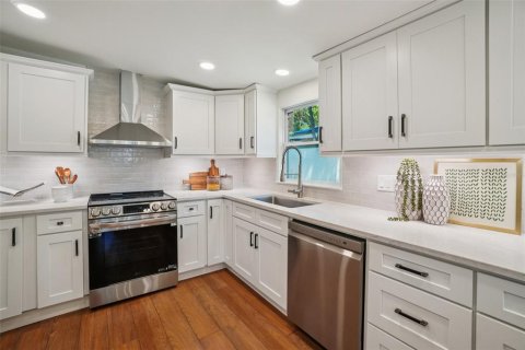 House in Tampa, Florida 3 bedrooms, 129.69 sq.m. № 2200007 - photo 18