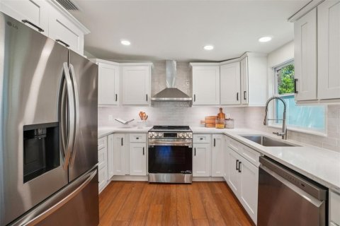 House in Tampa, Florida 3 bedrooms, 129.69 sq.m. № 2200007 - photo 17