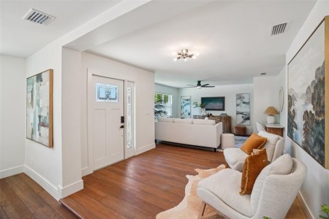 House in Tampa, Florida 3 bedrooms, 129.69 sq.m. № 2200007 - photo 8