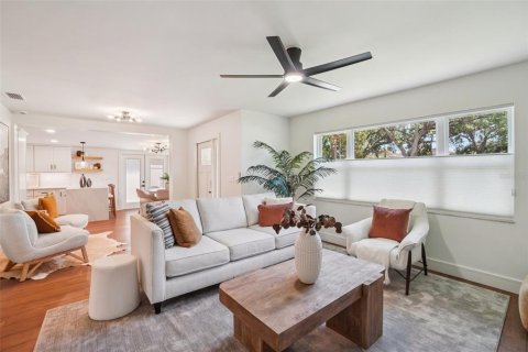 House in Tampa, Florida 3 bedrooms, 129.69 sq.m. № 2200007 - photo 10