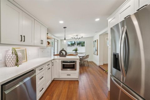 House in Tampa, Florida 3 bedrooms, 129.69 sq.m. № 2200007 - photo 19