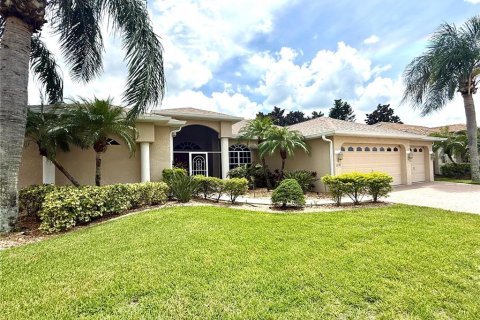 Villa ou maison à Ruskin, Floride 4 chambres, 230.68 m2 № 2334089