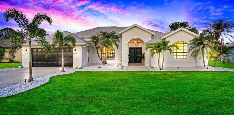 House in Port Charlotte, Florida 3 bedrooms, 209.12 sq.m. № 1299076