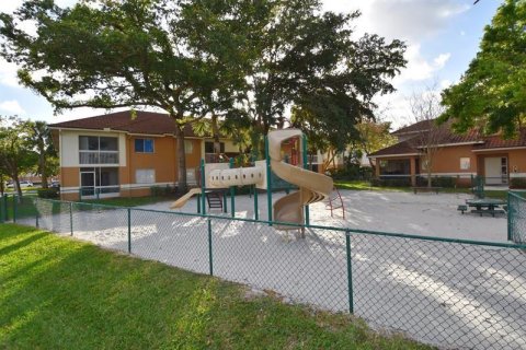 Condominio en alquiler en Plantation, Florida, 2 dormitorios, 101.91 m2 № 1179864 - foto 1