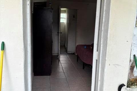 Коммерческая недвижимость в Майами, Флорида 3 комнаты, 27.87м2 № 2078666