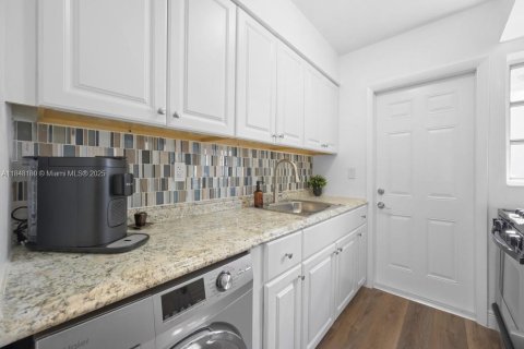 Copropriété à louer à Miami Beach, Floride: 38.09 m2 № 1849330 - photo 12
