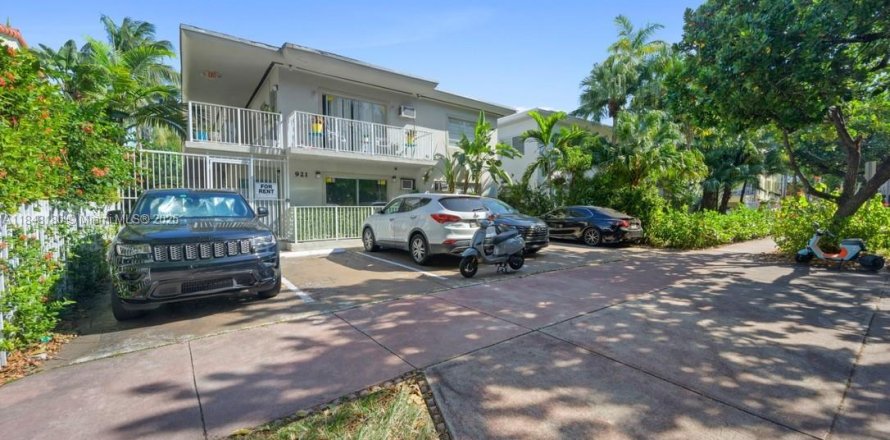 Studio à Condo à Miami Beach, Floride  № 1849330