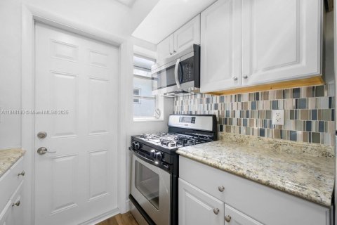 Copropriété à louer à Miami Beach, Floride: 38.09 m2 № 1849330 - photo 13