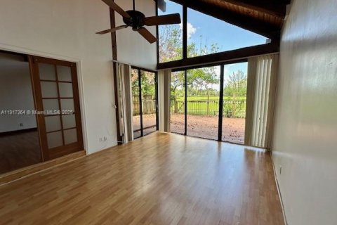 Villa ou maison à louer à Plantation, Floride: 2 chambres, 95.69 m2 № 1974021 - photo 10