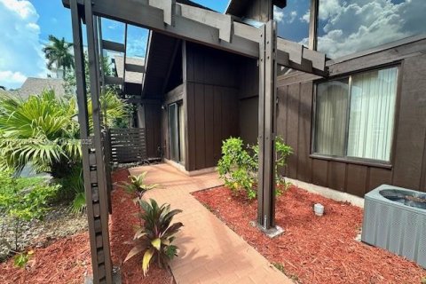 Villa ou maison à louer à Plantation, Floride: 2 chambres, 95.69 m2 № 1974021 - photo 2