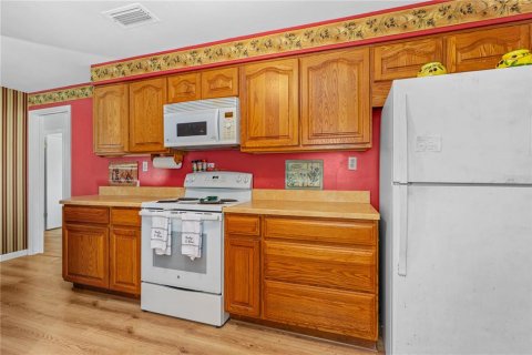 Villa ou maison à vendre à New Smyrna Beach, Floride: 4 chambres, 112.88 m2 № 1734368 - photo 12