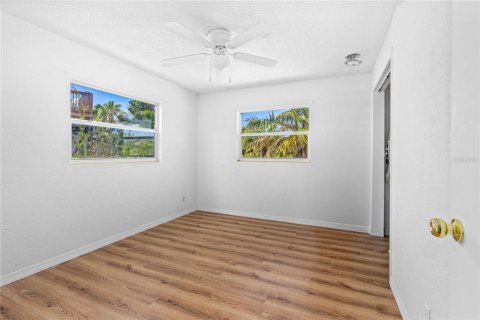 Villa ou maison à vendre à New Smyrna Beach, Floride: 4 chambres, 112.88 m2 № 1734368 - photo 19
