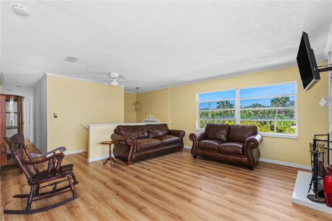 Villa ou maison à vendre à New Smyrna Beach, Floride: 4 chambres, 112.88 m2 № 1734368 - photo 8