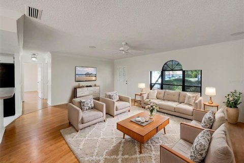 House in Lakeland, Florida 3 bedrooms, 137.77 sq.m. № 1899373 - photo 2
