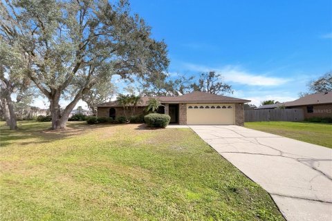 House in Lakeland, Florida 3 bedrooms, 137.77 sq.m. № 1899373 - photo 1