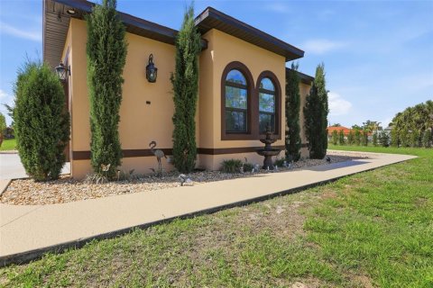 House in Clermont, Florida 6 bedrooms, 361.85 sq.m. № 2104623 - photo 6